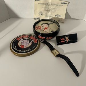 Betty Boop Fossil Wristwatch
Official Limited Authentication Certificate